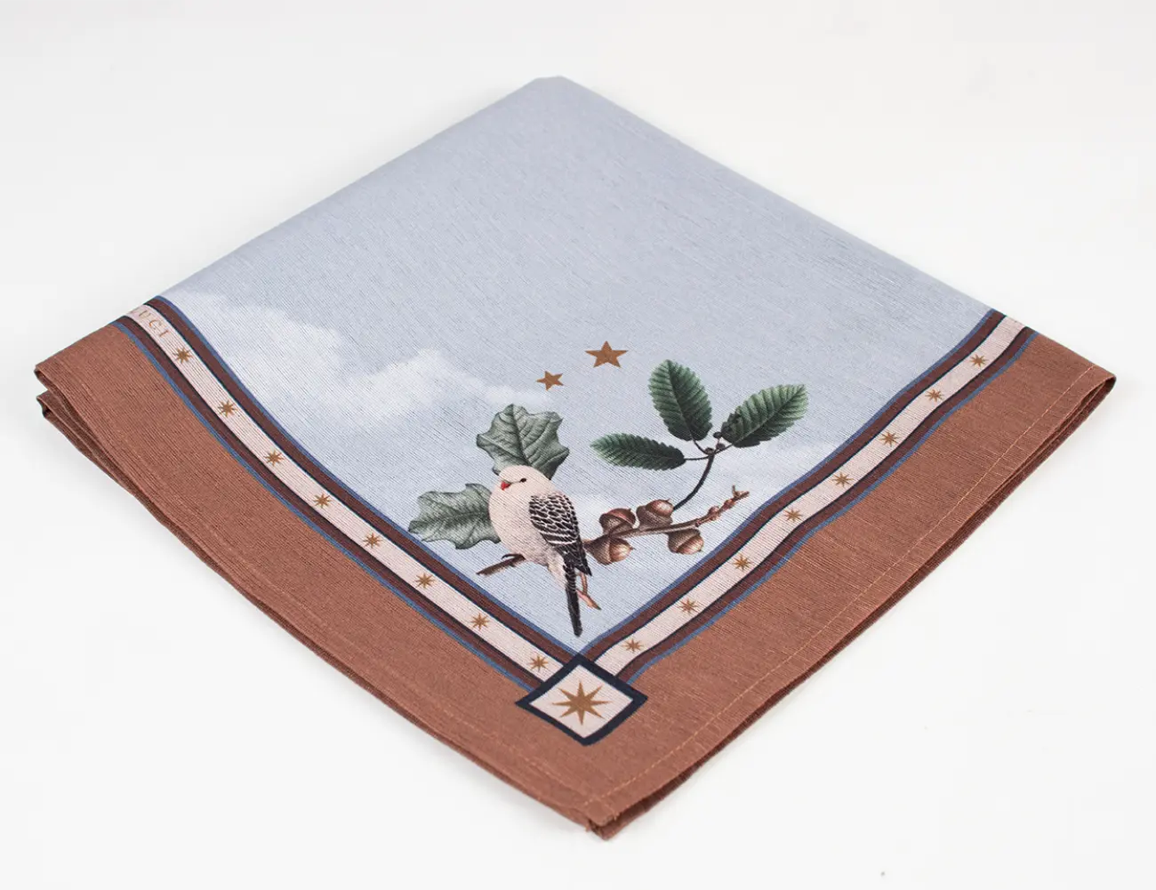 Luxury napkins with linen texture and tone-on-tone hem detail