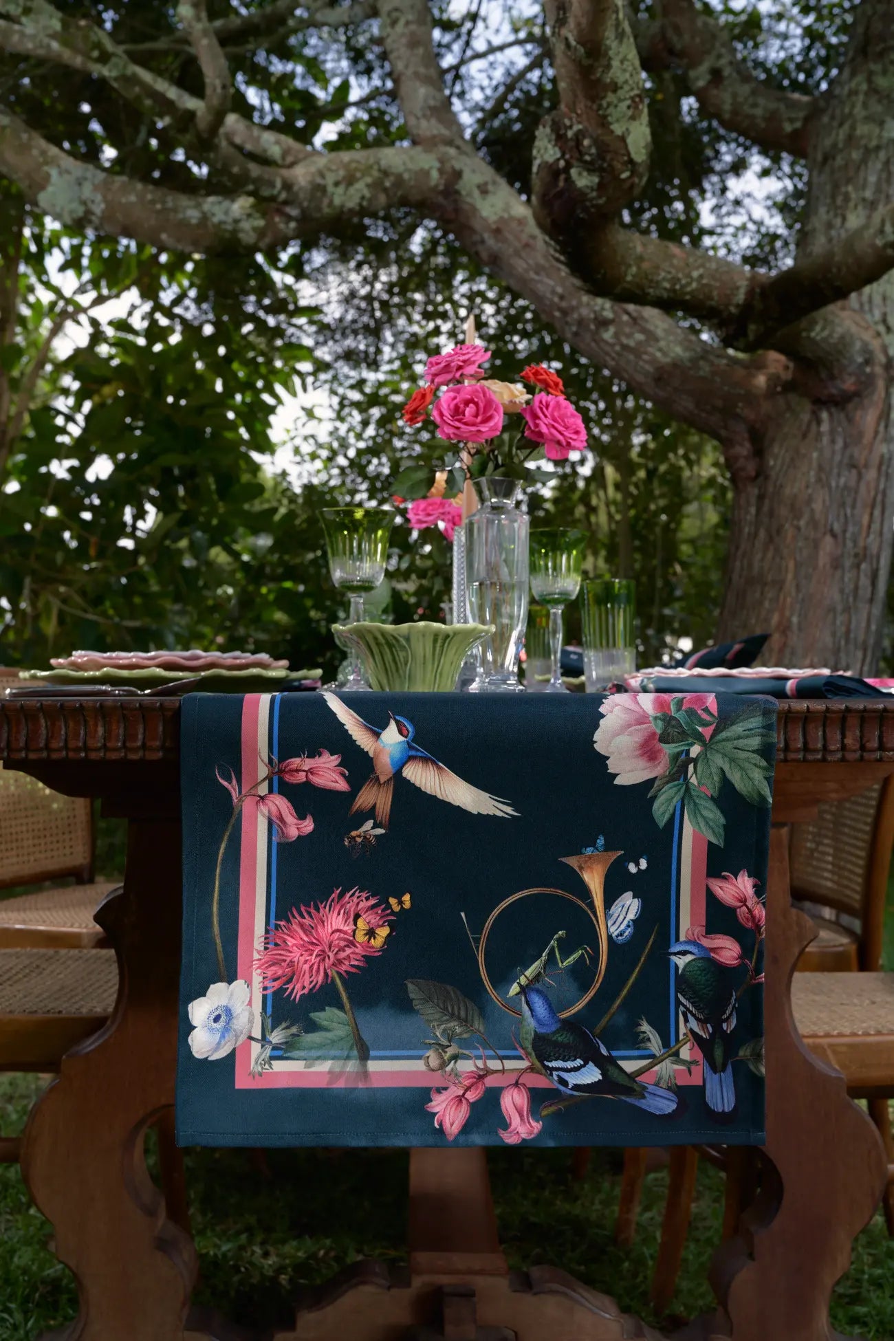 Made from high-quality polyester and printed using advanced sublimation techniques, these accessories feature a sleek tone-on-tone hem. Perfect for creating a memorable dining experience.